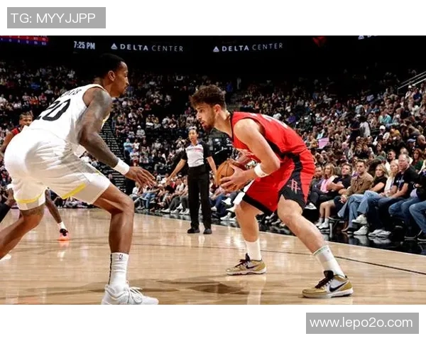 犹他爵士与休斯顿火箭的激烈对决揭示NBA季后赛的精彩瞬间 犹他爵士与休斯顿火箭的激烈对决揭示NBA季后赛的精彩瞬间