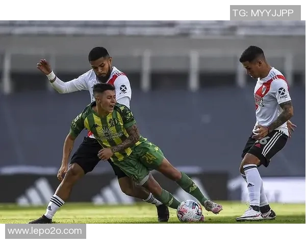 飓风队与多拉多斯激战正酣谁能在这场较量中笑到最后