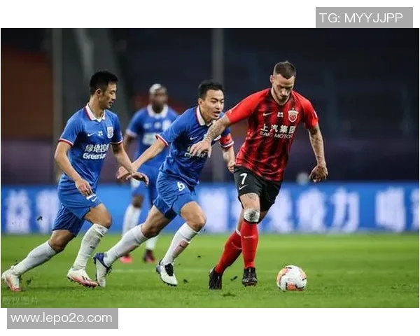 上海绿地申花与国安激战正酣谁将赢得这场足球巅峰对决 上海绿地申花与国安激战正酣谁将赢得这场足球巅峰对决