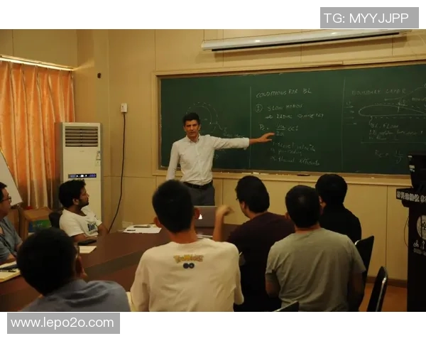 教授与李观洋的思想碰撞与学术争鸣探讨 教授与李观洋的思想碰撞与学术争鸣探讨